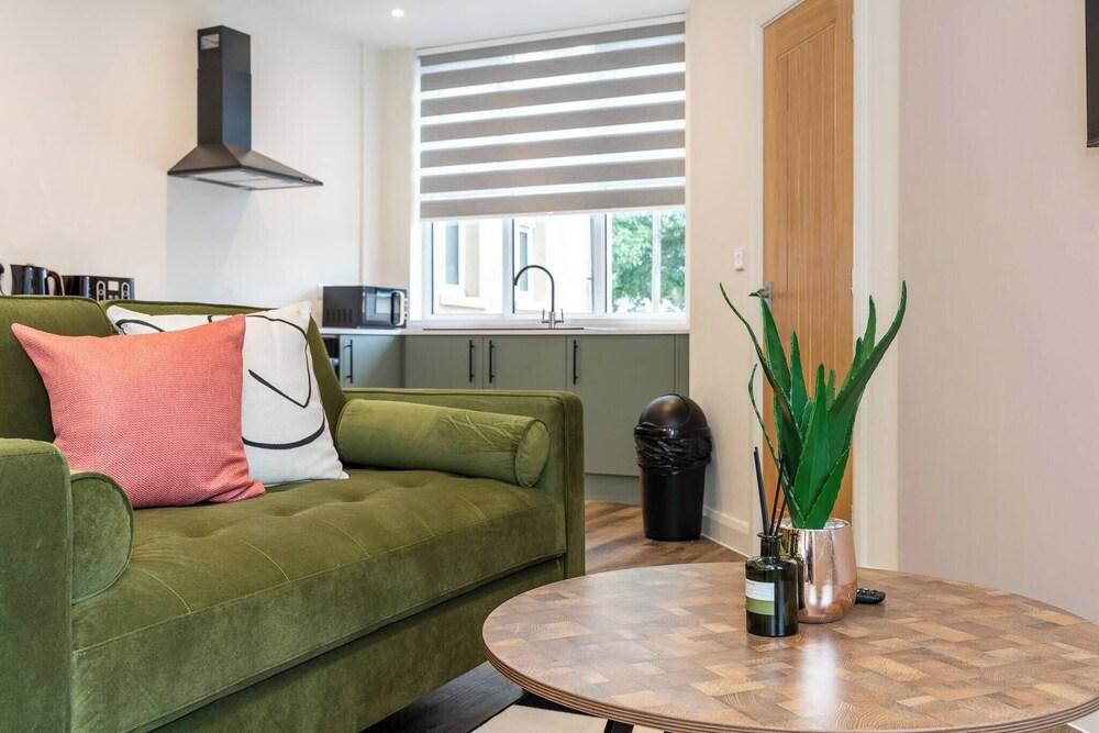 Stylish Central Studio Steps to DMU & LRI