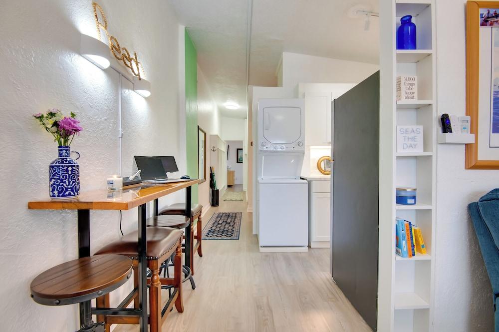 Dogs Welcome, Steps to Beach: Cocoa Beach Retreat!