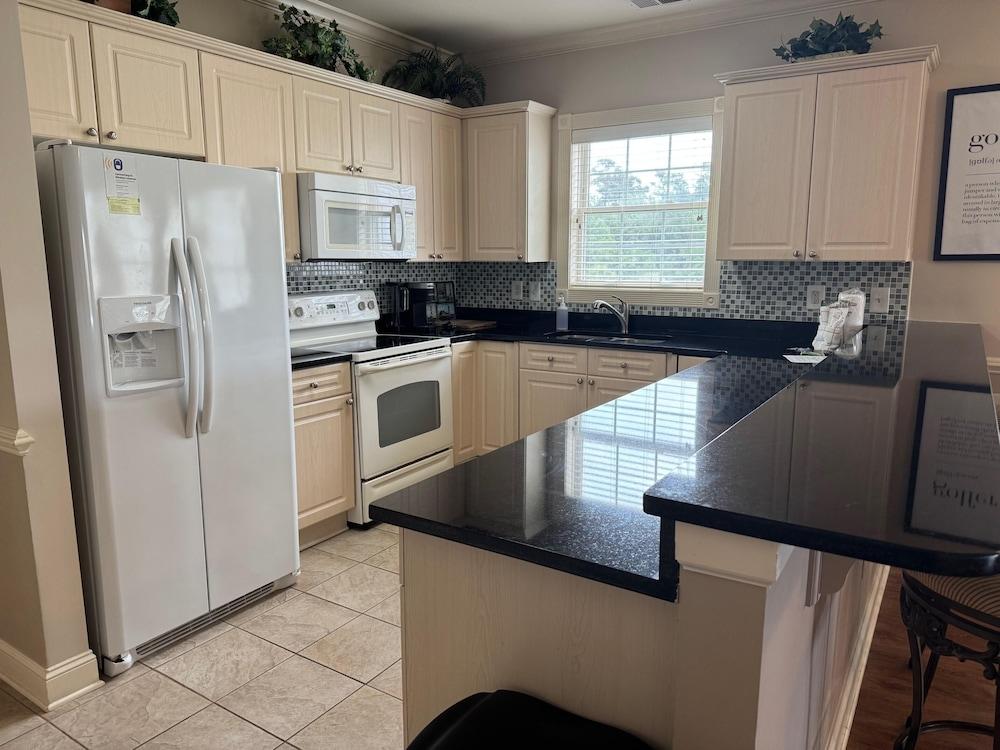 Magnolia Pointe Luster Leaf 4894-301 3 Bedroom Condo