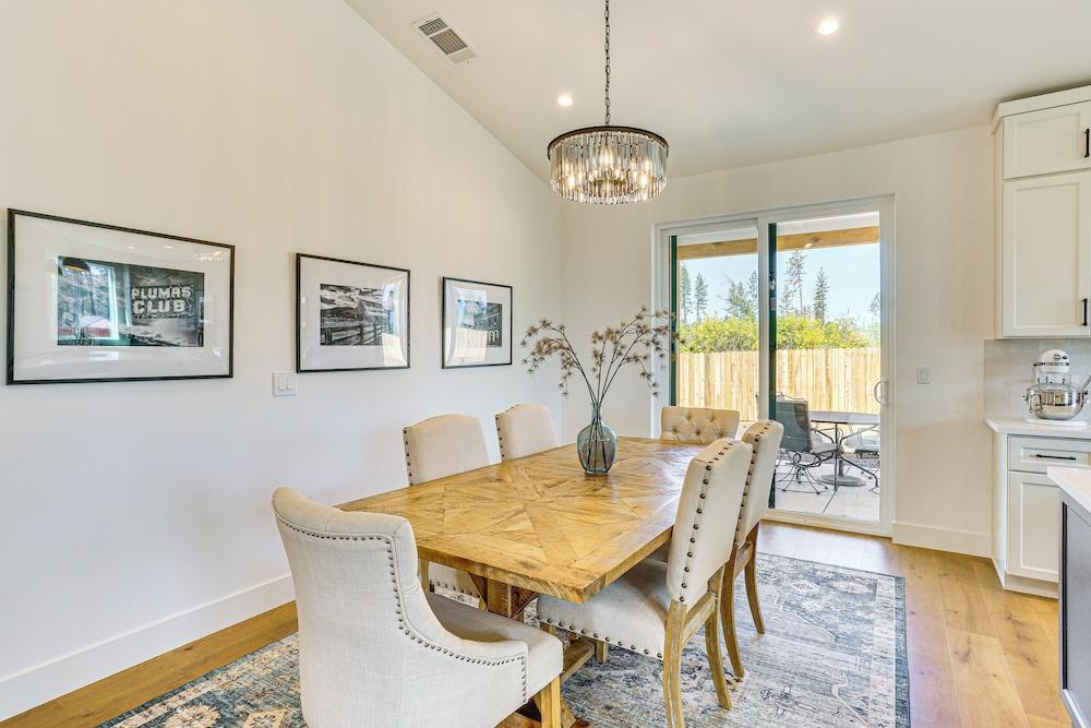 Patio + Outdoor Dining: Modern Home in Paradise