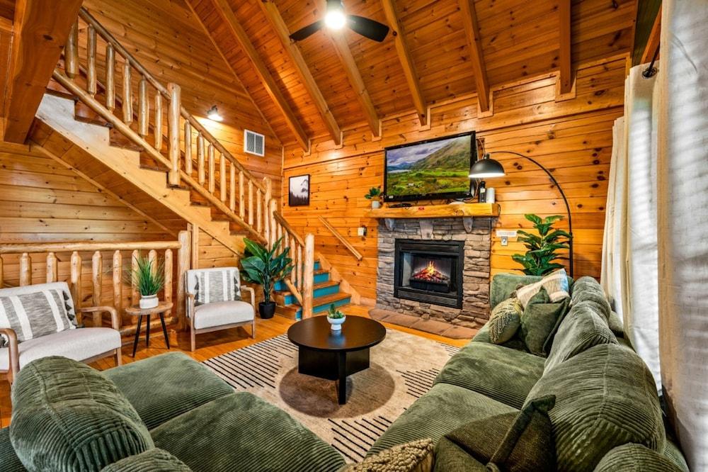 Amazing Views w Gameroom Hot Tub Pool