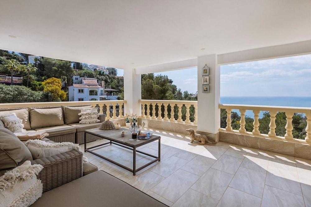 Rijos in J vea With 3 Bedrooms and 3 Bathrooms