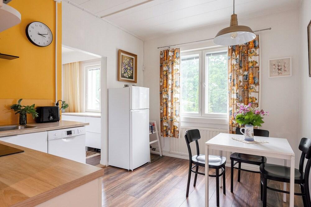 Lovely 1Br Apt. in Calm Neighbourhood