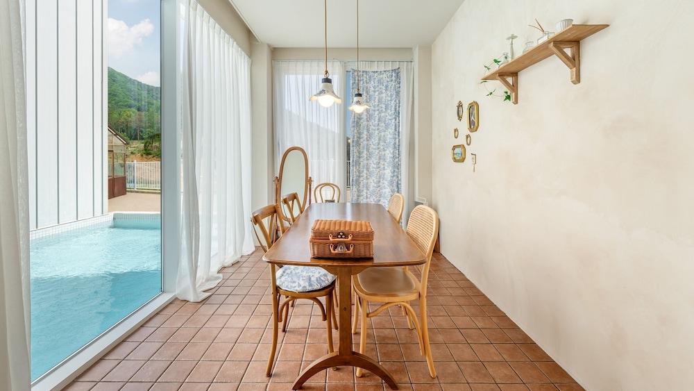 Laetari Pension, Gyeongju