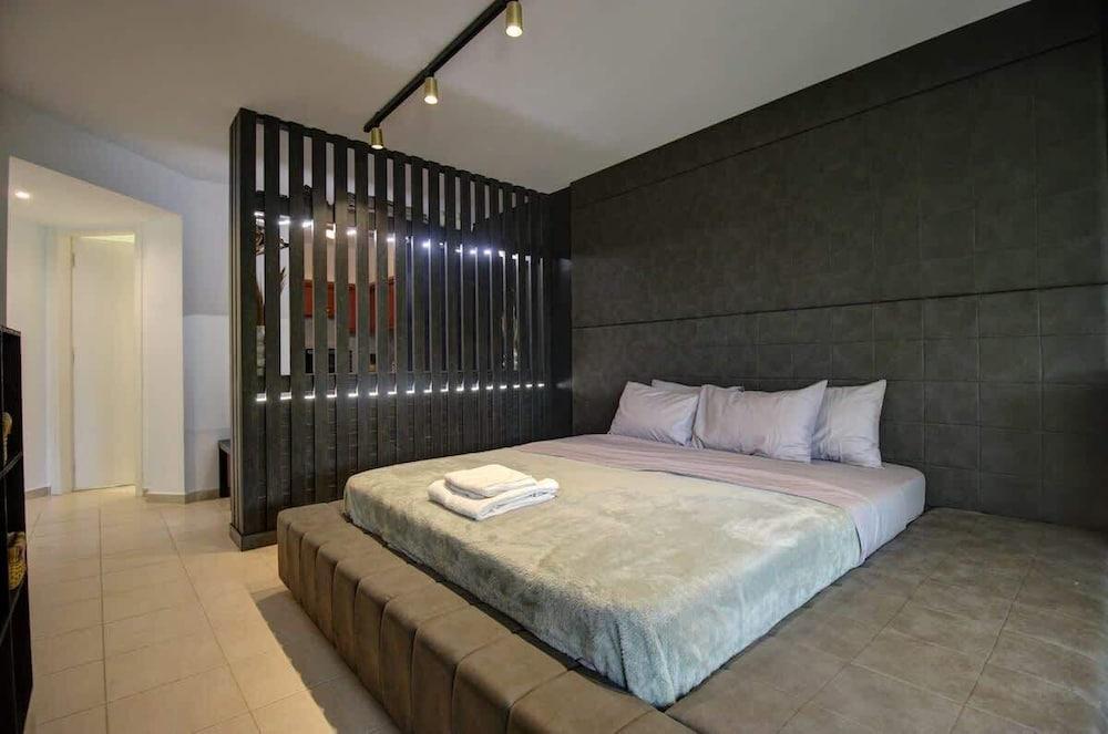 Villa Elias 3BR with Jacuzzi & Pool