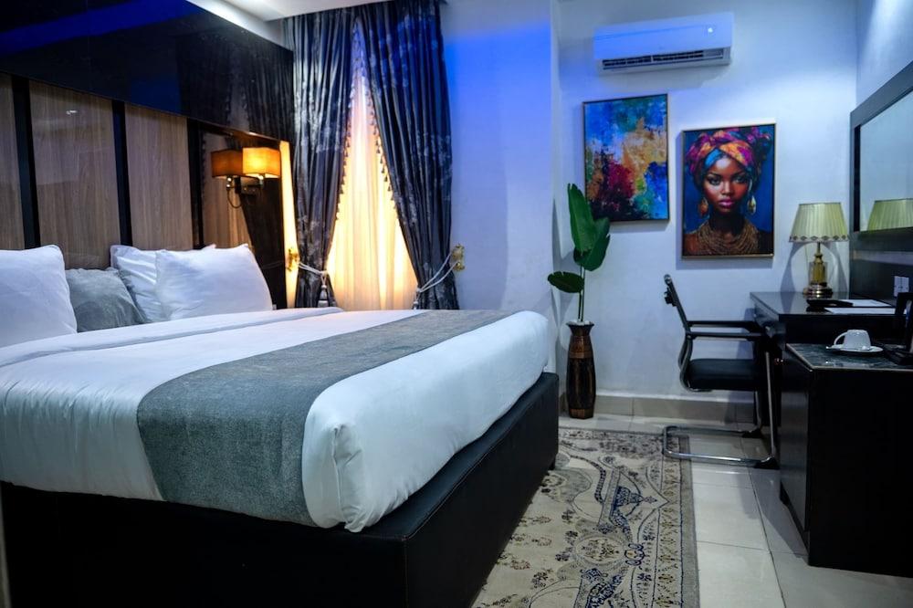 Golden Tulip Crown Prince Hotel