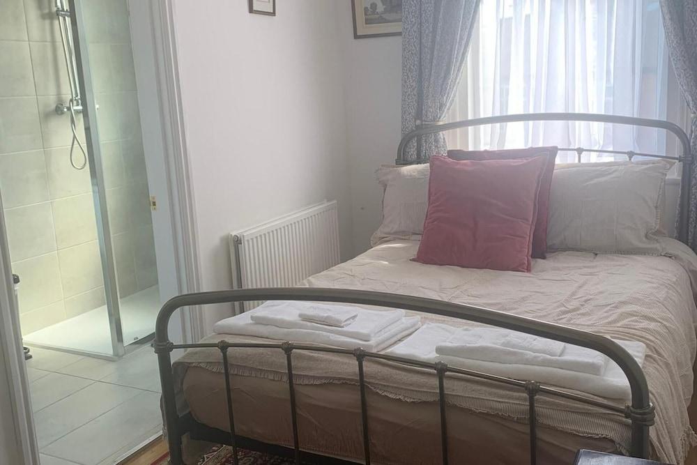 Sleeps 7 Home Blackpool W/free Parking, Bbq, Wifi