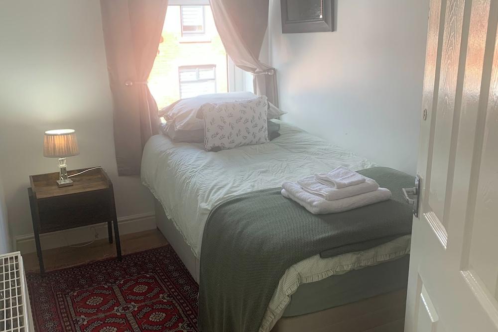 Sleeps 7 Home Blackpool W/free Parking, Bbq, Wifi