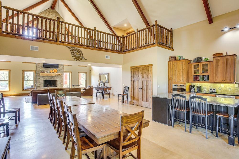 Spacious Group Getaway Near Cumberland River!