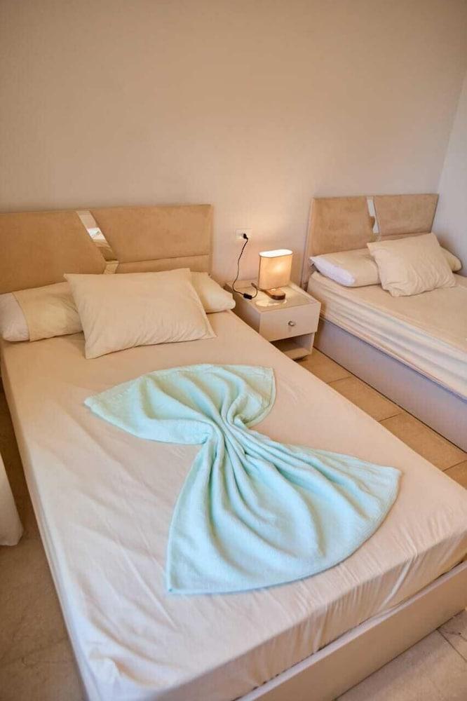 Long Island Chalets Family only