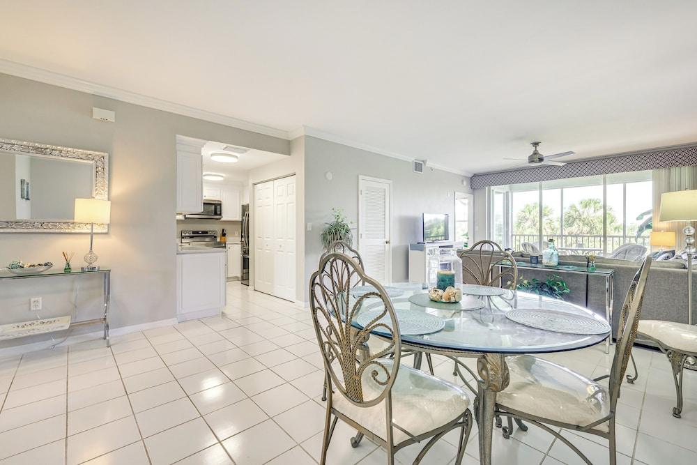 Sleek Naples Condo w/ Balcony: Snowbirds Welcome!