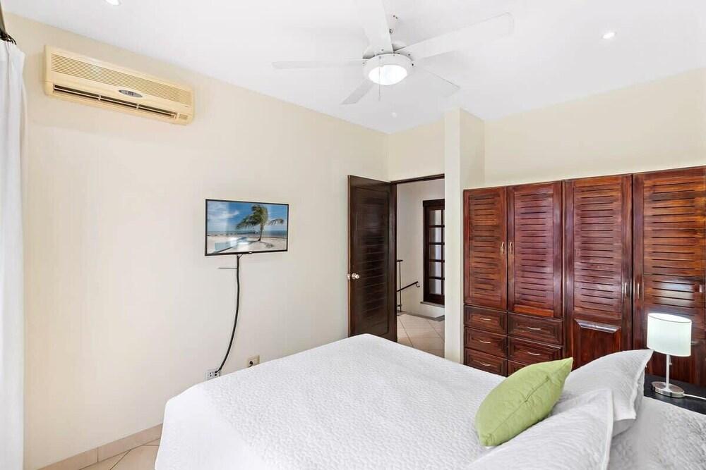 Fabulous 2-Story Condo with Big Pool - Short Drive to Beaches