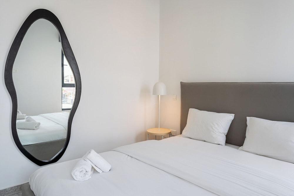 Solara - Stylish Balcony Apartments in Larnaca