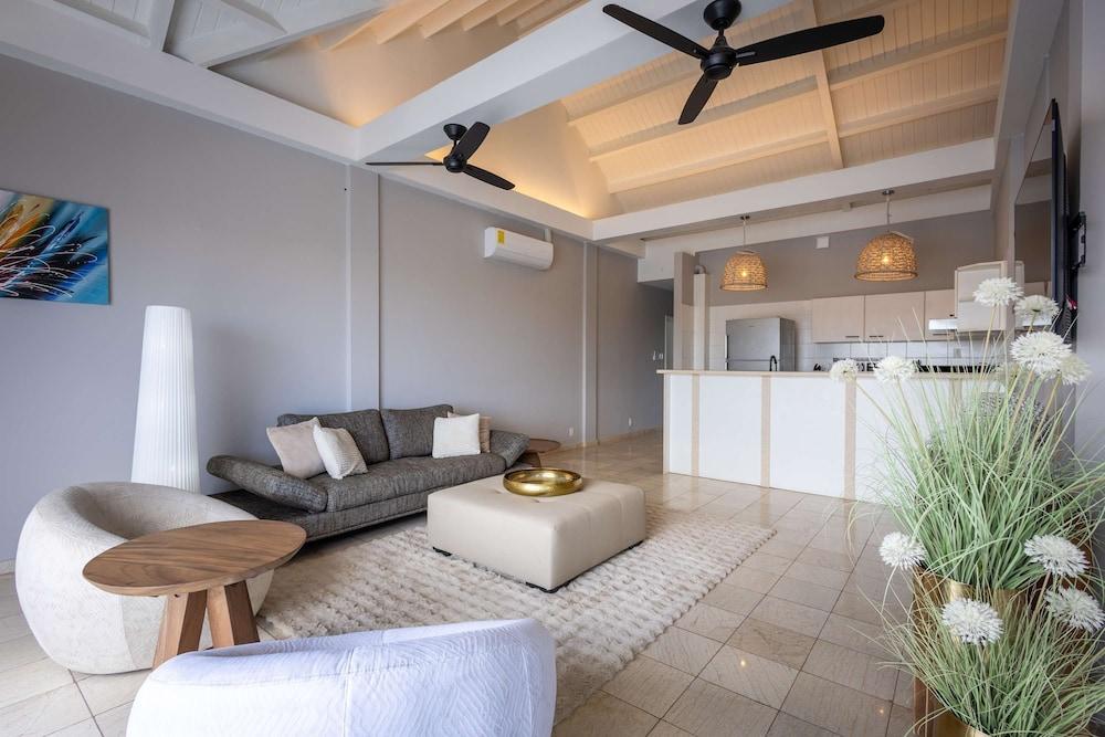 Chic City View Residence by the Bay