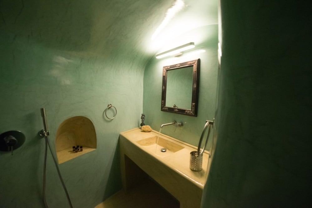 The Commander s Cave