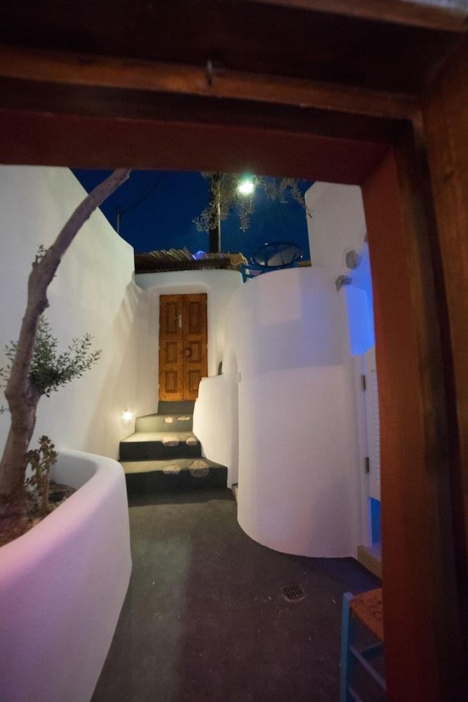 The Commander s Cave