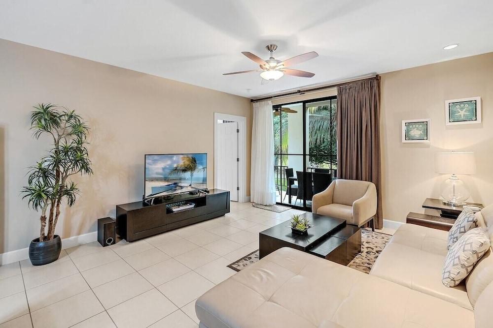 3BD Beauty in Coco - Have Coffee or Meals Overlooking Pool