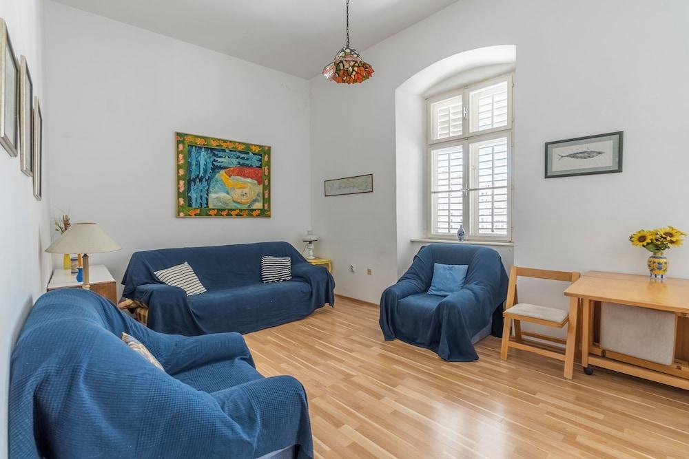 Central Cathedral Apartment