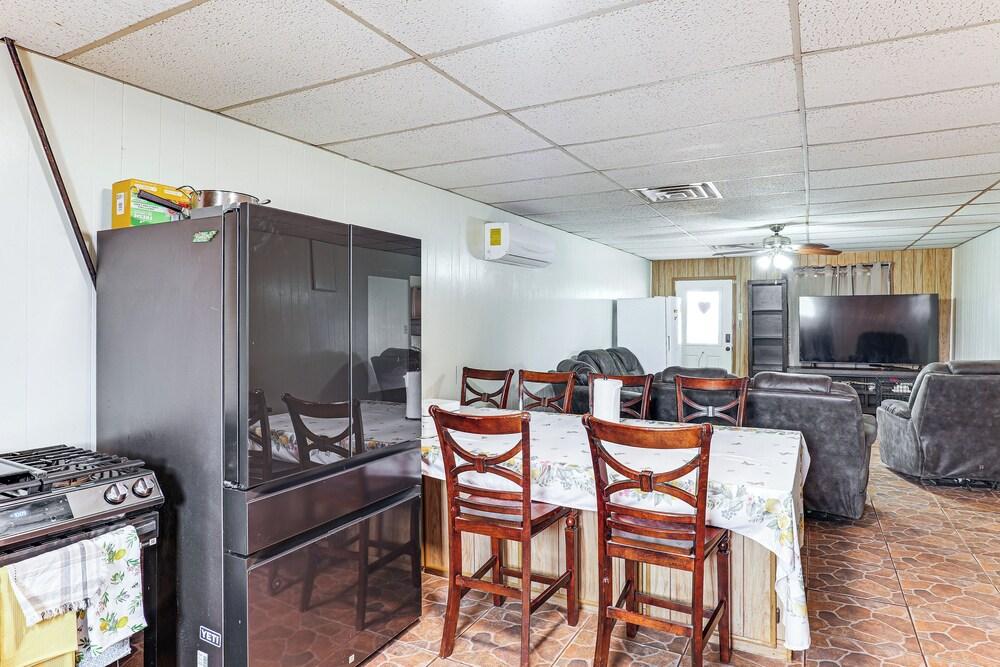 7 Mi to Dtwn Odessa: Home w/ Large Yard!