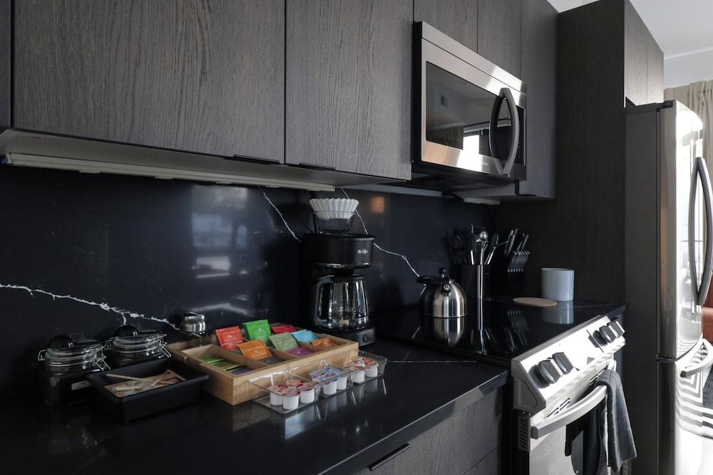 Unit 9: Luxe 2BR Penthouse | Sleeps 6