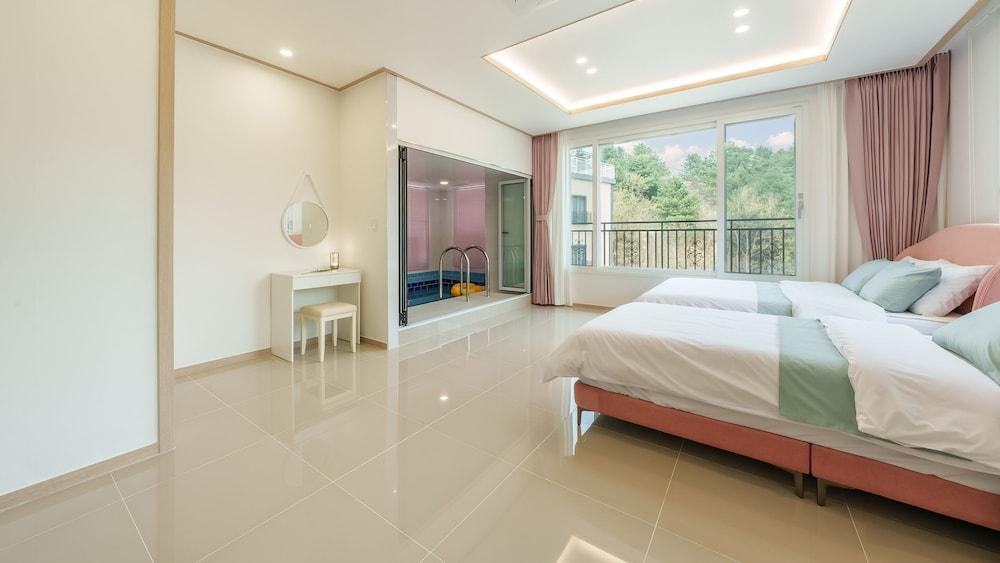 Gapyeong Reflex Pool Villa Pension