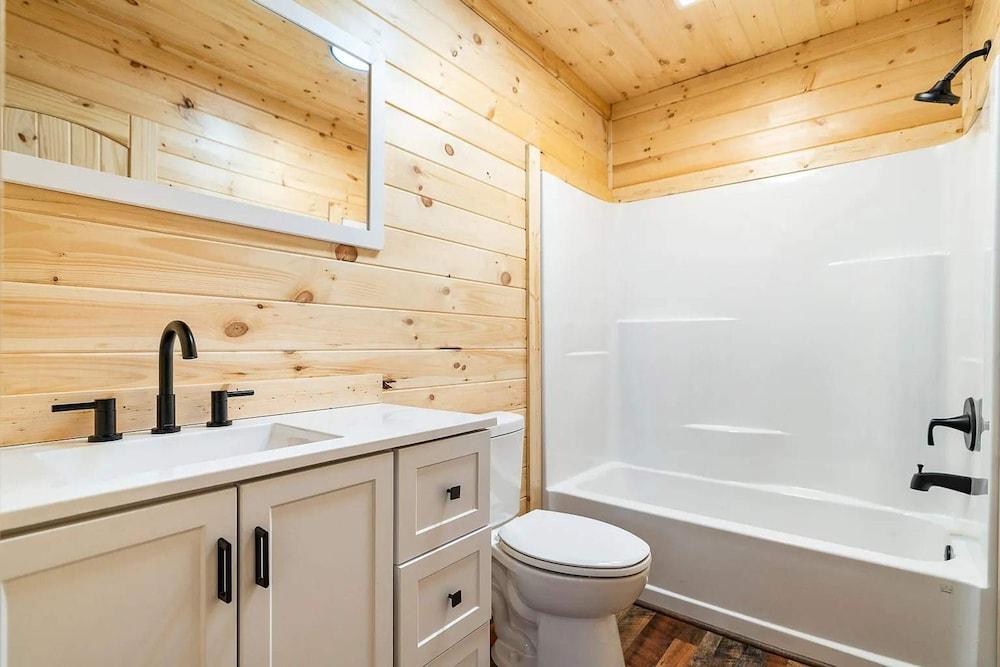 Black Butte - Lux Family Cabin With Games Firepit