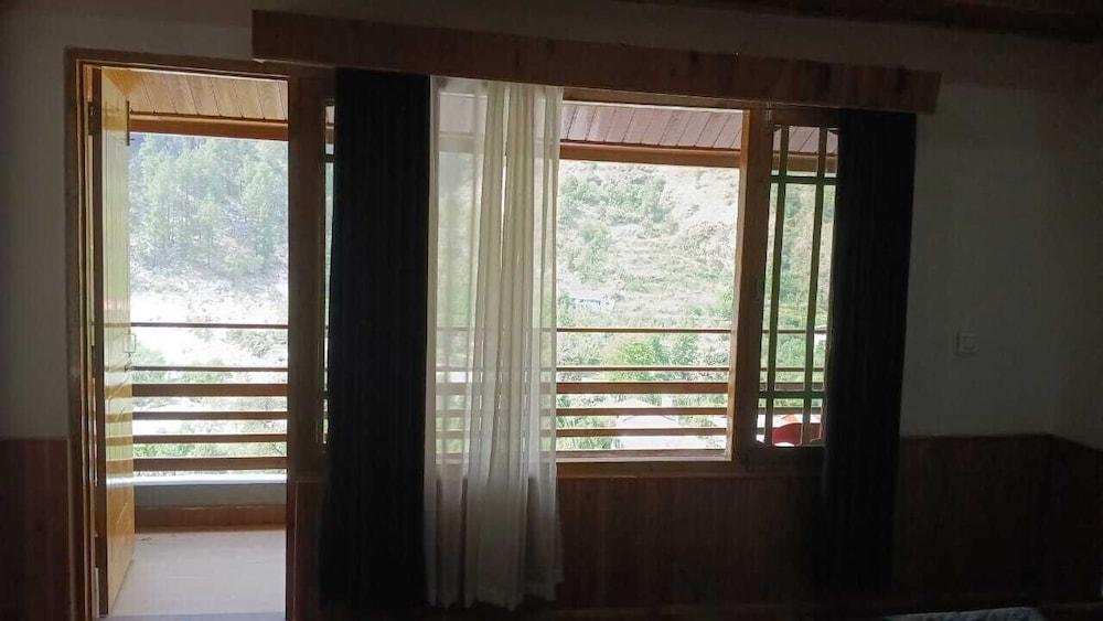 Tirthan Villa Resort