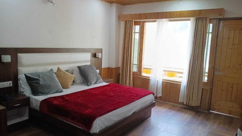 Tirthan Villa Resort