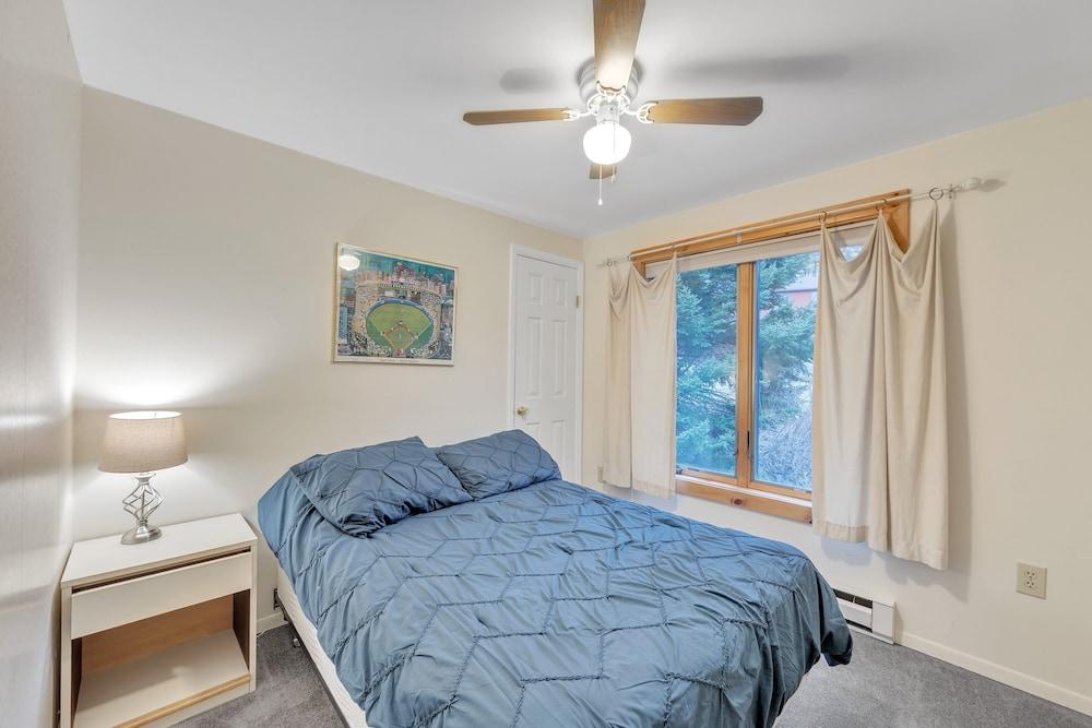 Powder Pass 11j - Cozy End Unit Retreat 3 Bedroom Townhouse by The Summit at Gore Mountain