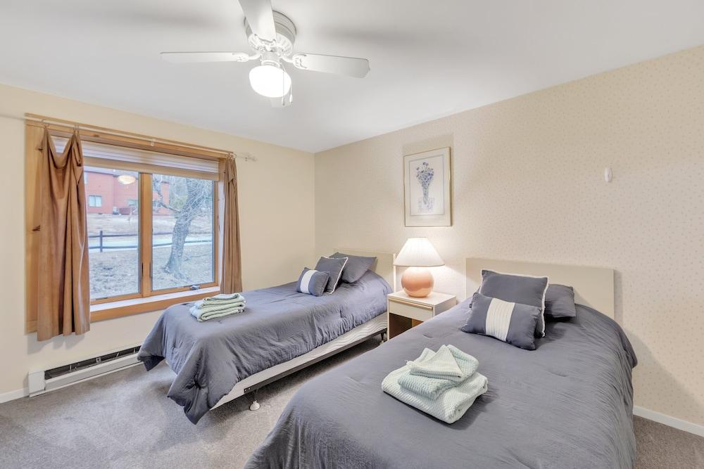 Powder Pass 11j - Cozy End Unit Retreat 3 Bedroom Townhouse by The Summit at Gore Mountain