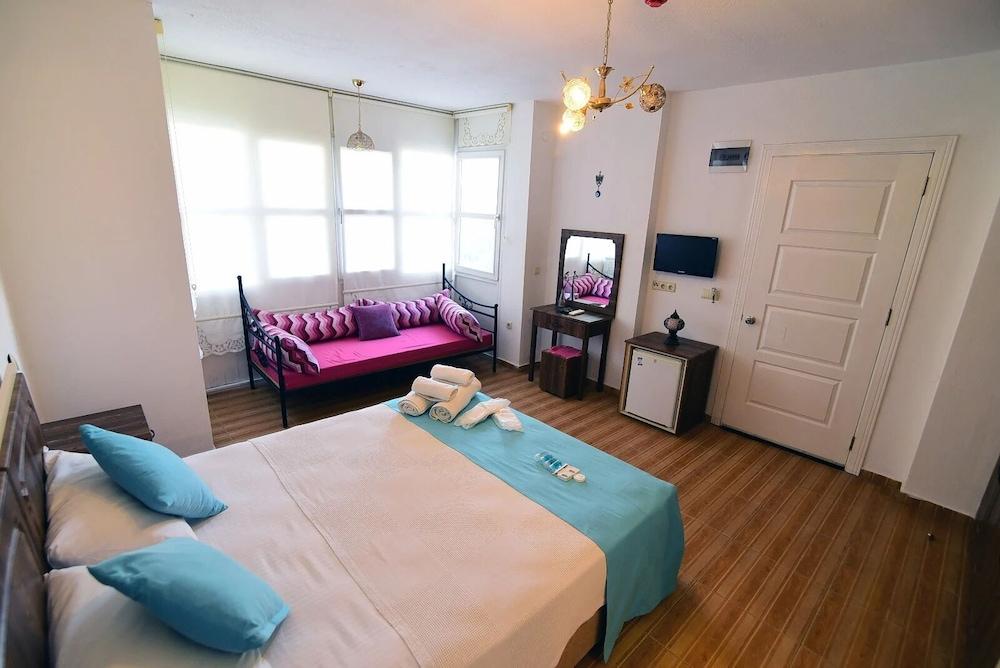 Mor Salkım Konağı