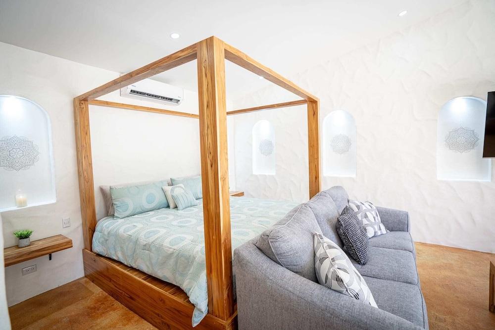 Bohemian Tropical Villa with a Tiki-Style Swimming Pool & Swim-Up Bar with an Attached Studio Apartment