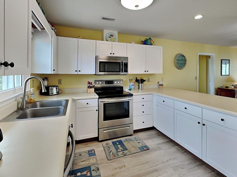 Happy Days by Topsail Realty