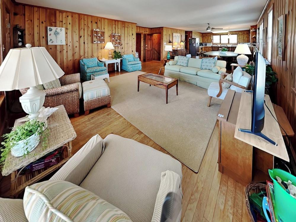 The Caroline by Topsail Realty