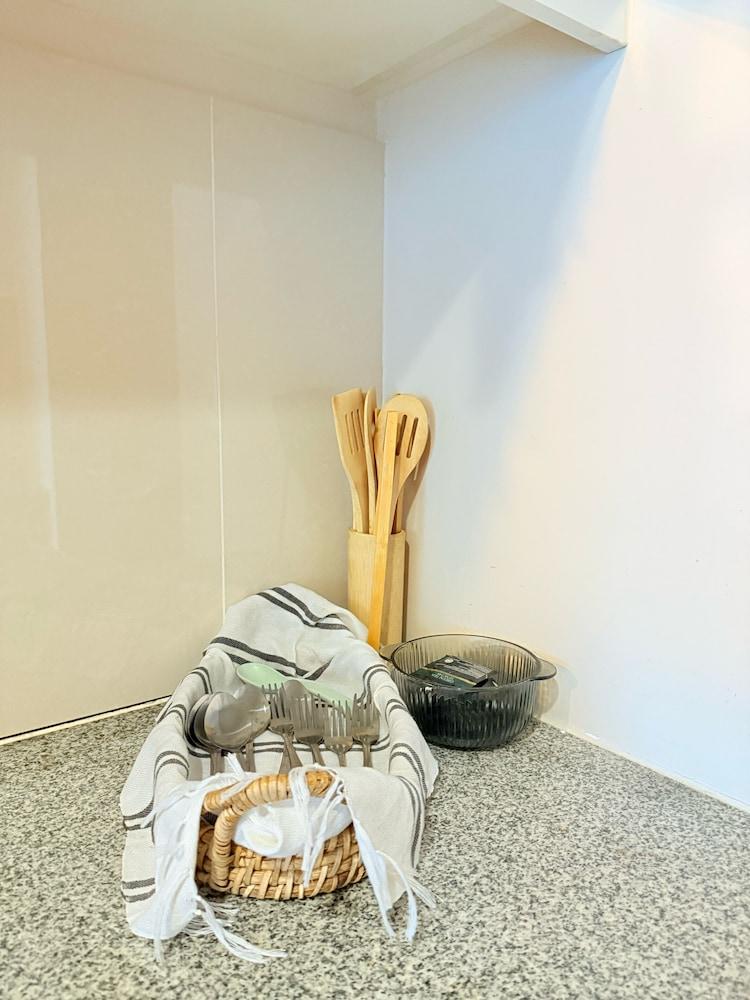 Uptown Parksuites Tower One