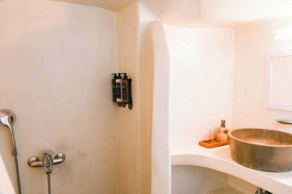 Amphora Helios Gem - Private Jacuzzi and Views