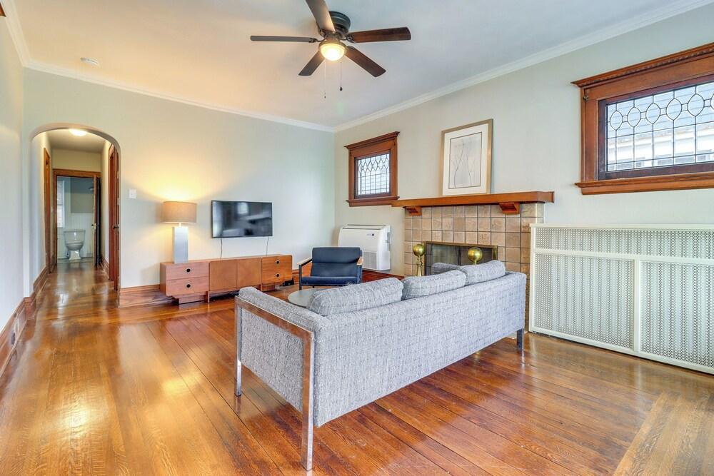 Walkable Apt: 4 Mi to Downtown Toledo!