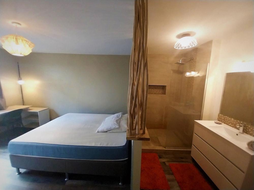 Tahiti - Urban Maohi Cottage