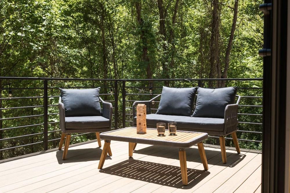 Tiny Home in the Woods Hot Tub 4 Miles to DT Haus 50