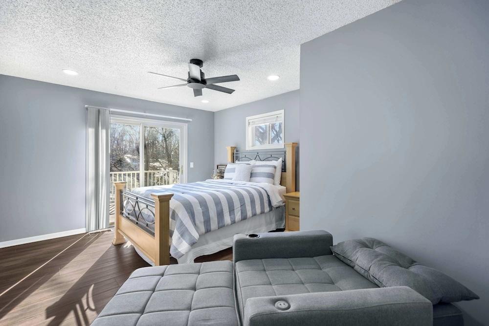 Lakation at the Waters Edge