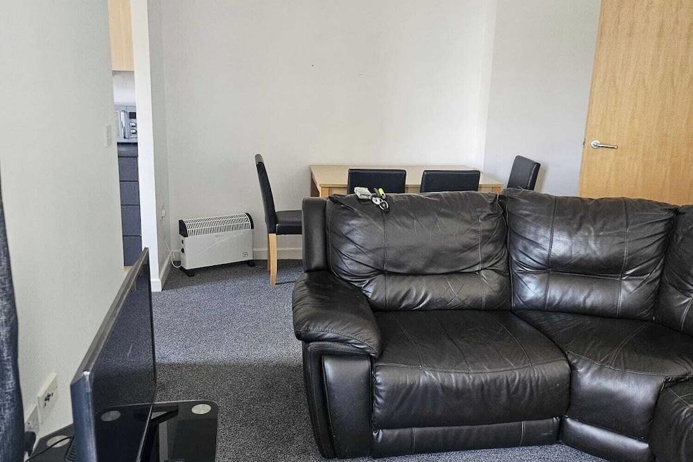 2 Bed Appt - City Centre - Private Balcony