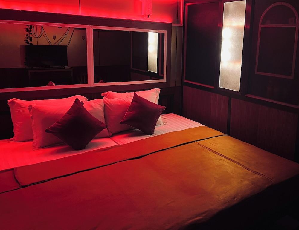 Oasis Floating Hotel Yangon