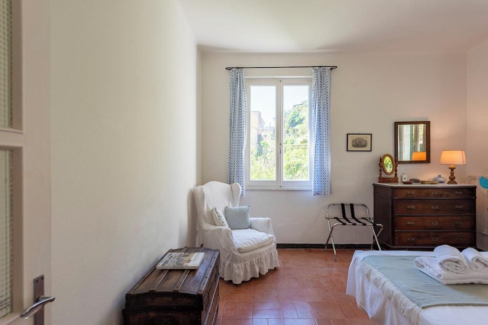 Middle Apartment Vernazza