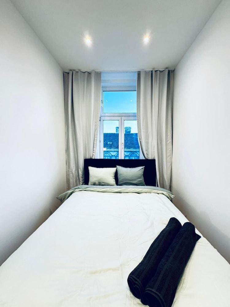 Lovely 4BR Apt Near Kaufpark Alterlaa