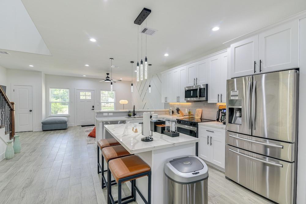 6 Mi to Dtwn Houston: Family-friendly Home w/ Yard