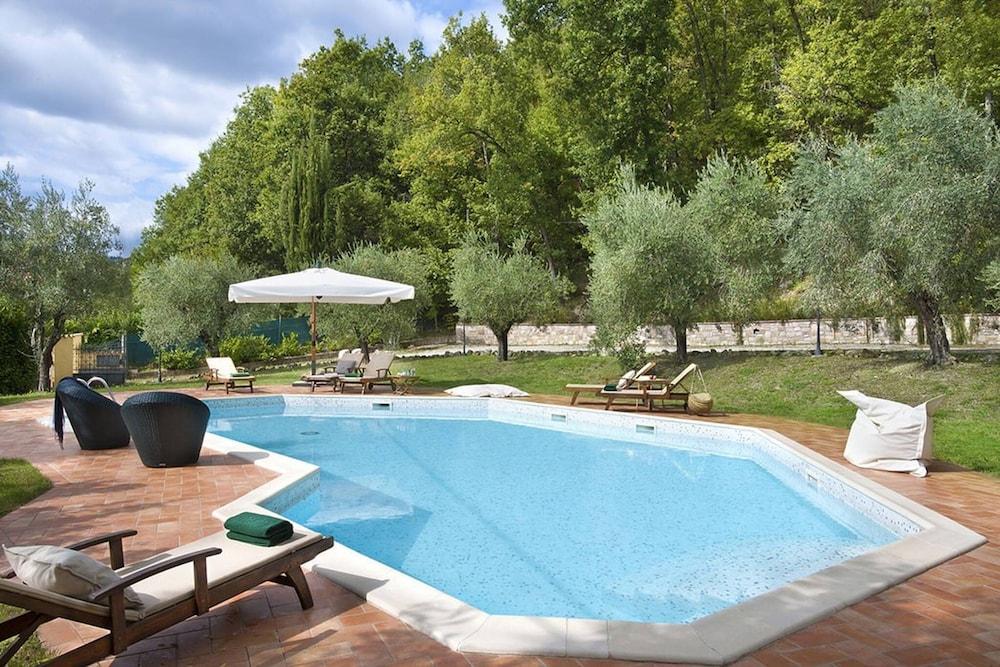 Casale Degli Ulivi 12 by Marche Holiday Villas