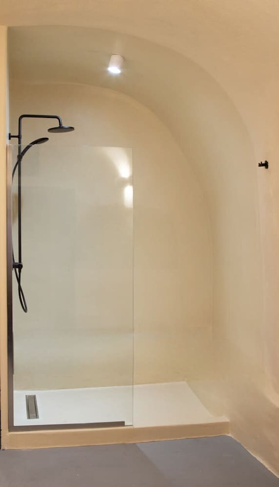 Amphora Aelia Gem - Akrotiri Seaview Getaway