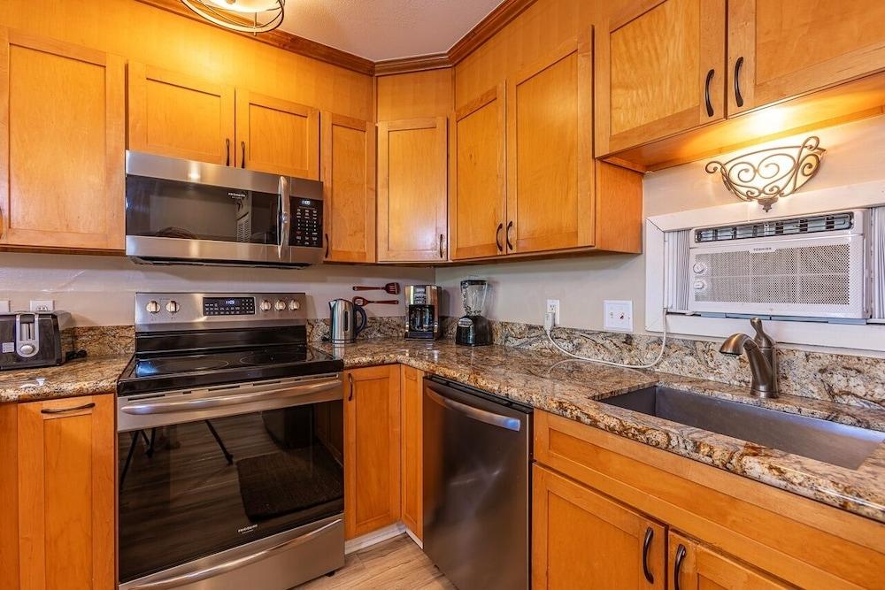 Kahana Sunset E5e 1 Bedroom Condo