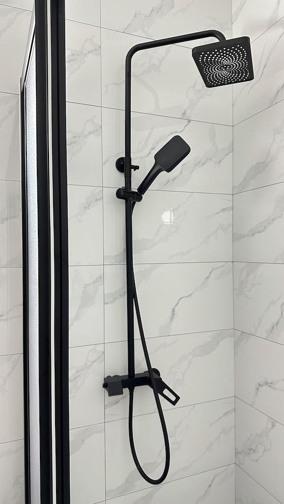 Entire Pool House for 10 people