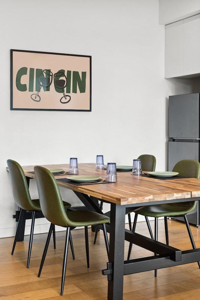 Central Charming 2 Bedrooms With Balcony Aircon